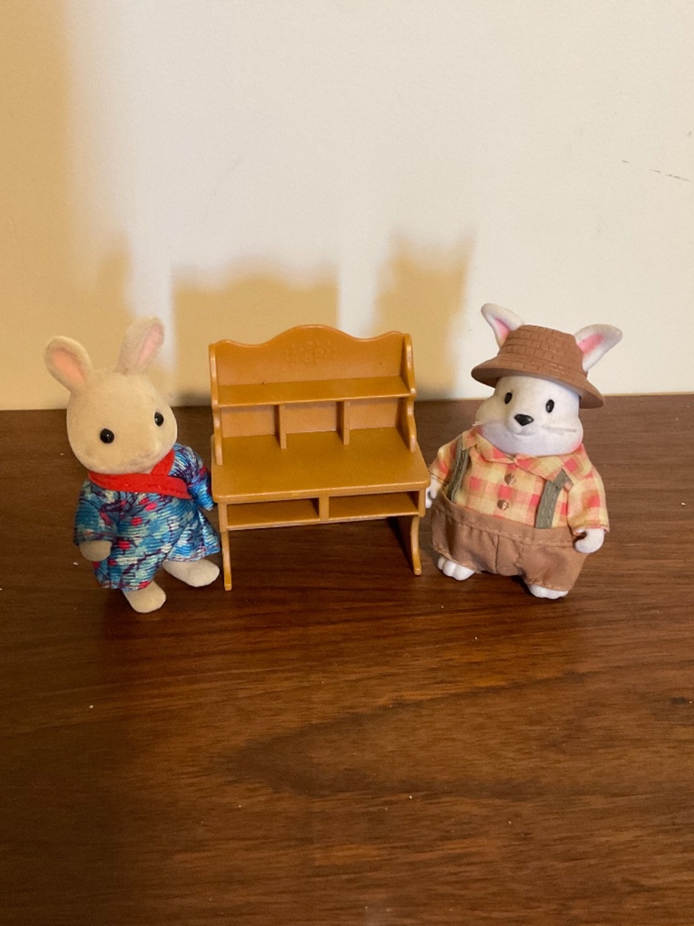 Lil Woodzeez and Little Rabbit Bunny Play Figures Epoch Toy and desk